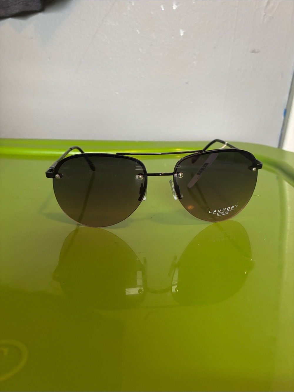 NWT Laundry by Shelli Segal rimless double bridge gradient aviator sunglasses